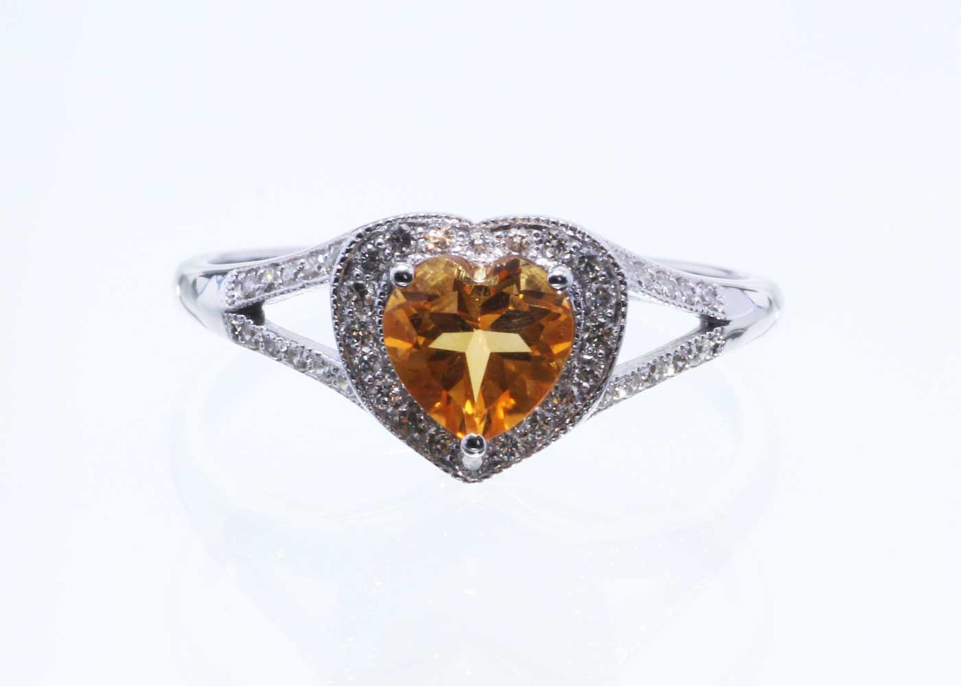 9ct White Gold Heart Shape Citrine Diamond Ring 0.20 - Image 4 of 5