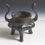 Bronze-Weihrauchbrenner, China, wohl Ming-Dynastie 17. Jahrhundert, archaischer Stil, blütenförmig