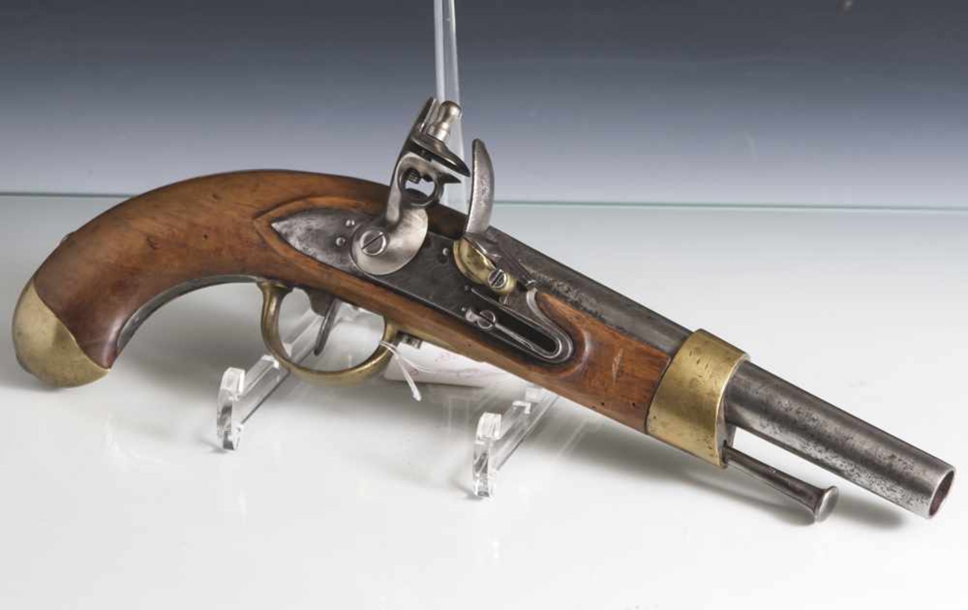 Franz. Perkussionspistole, Modell M An 13 (1812), Manufaktur Maubeuge, Truppengestempelt, in sehr