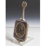 Kleiner Damenhandspiegel, wohl 19. Jahrhundert, Messing, fein gearbeitet im Empirestil, rs.