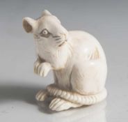 Netsuke, Ratte, Japan, Meiji-Zeit, wohl Ende 19. Jahrhundert, Elfenbein, fein geschnitzt und