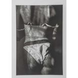 Sieff, Jean-Loup (1933-2000), "Dessous II", Offsetdruck, 1986. Ca. 14,5 x 22 cm, PP, hinter Glas