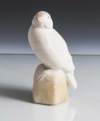 Puchegger, Anton (1890-1917), Vogel auf Fels sitzend, Alabaster, auf Fels sign. sowie auf Unterboden