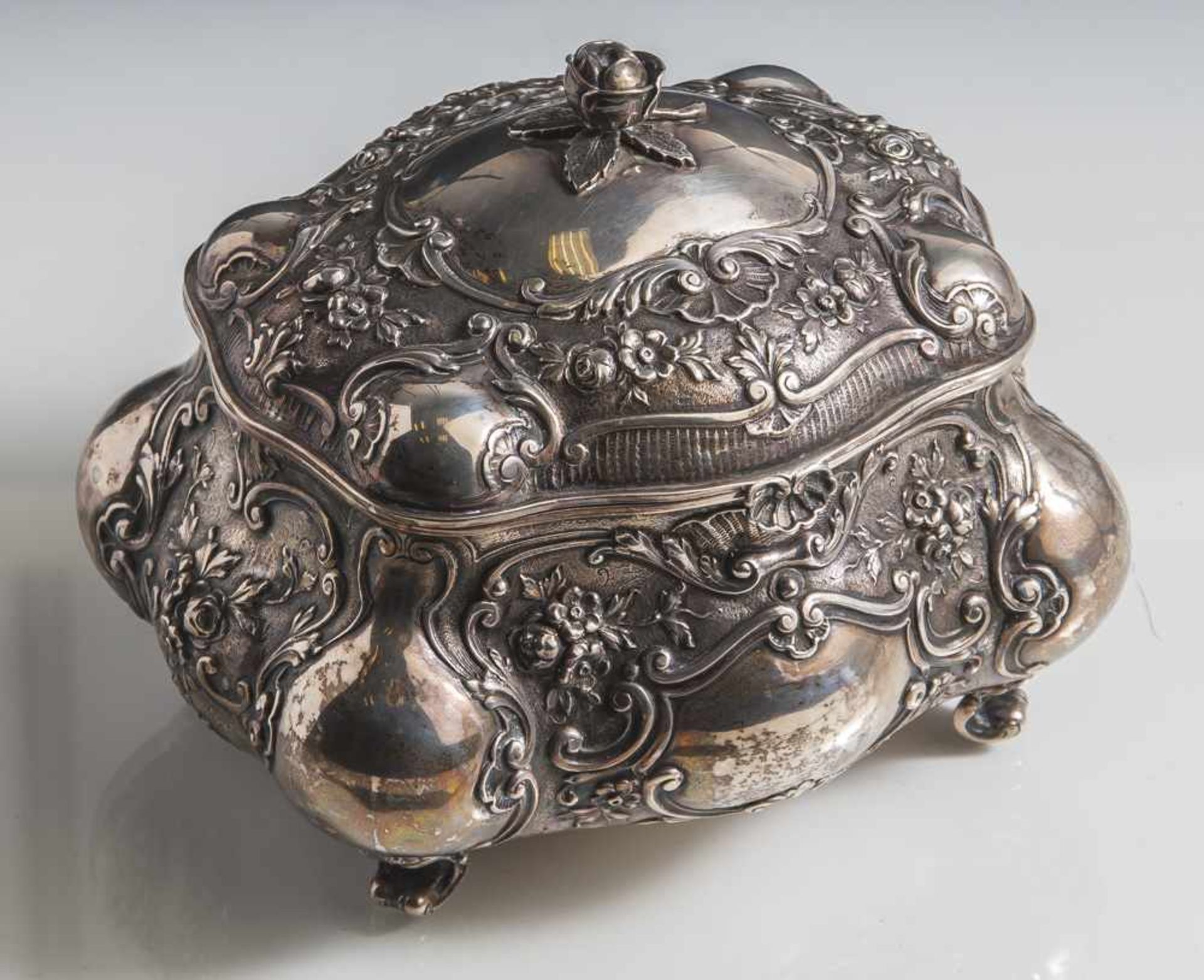 Deckeldose, 19. Jahrhundert, Silber 800, gepunzt Feingehalt, Halbmond und Krone, über vier