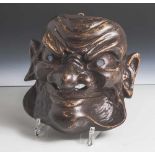 Kyogen-Maske, Japan, wohl Anfang 20. Jahrhundert, Holz, geschnitzt, dämonenhaft verzerrte Maske