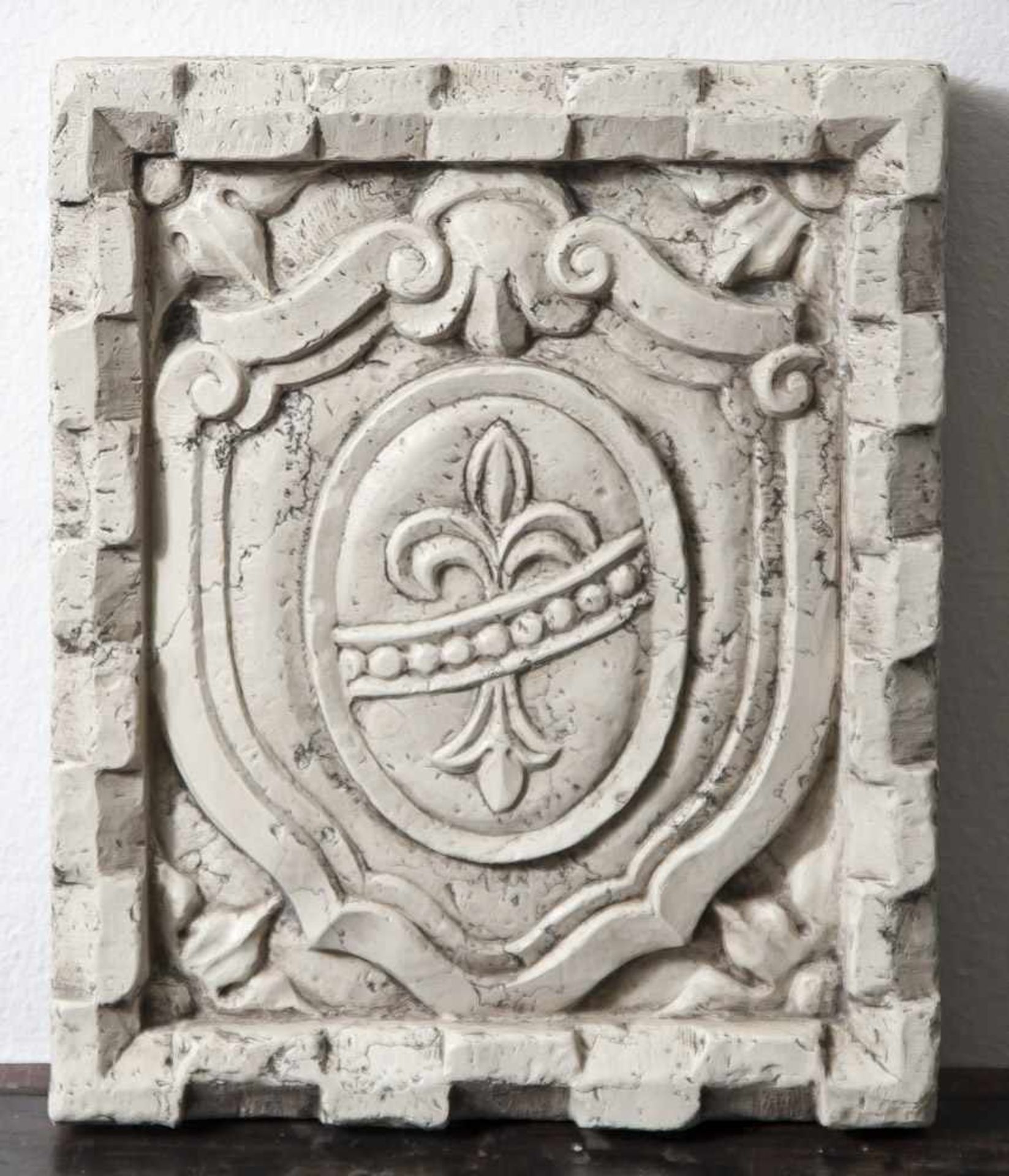 Wappenschild "Bourbonische Lilie", Italien, Ende 19. Jahrhundert, heller Marmor, Oberfläche poliert,