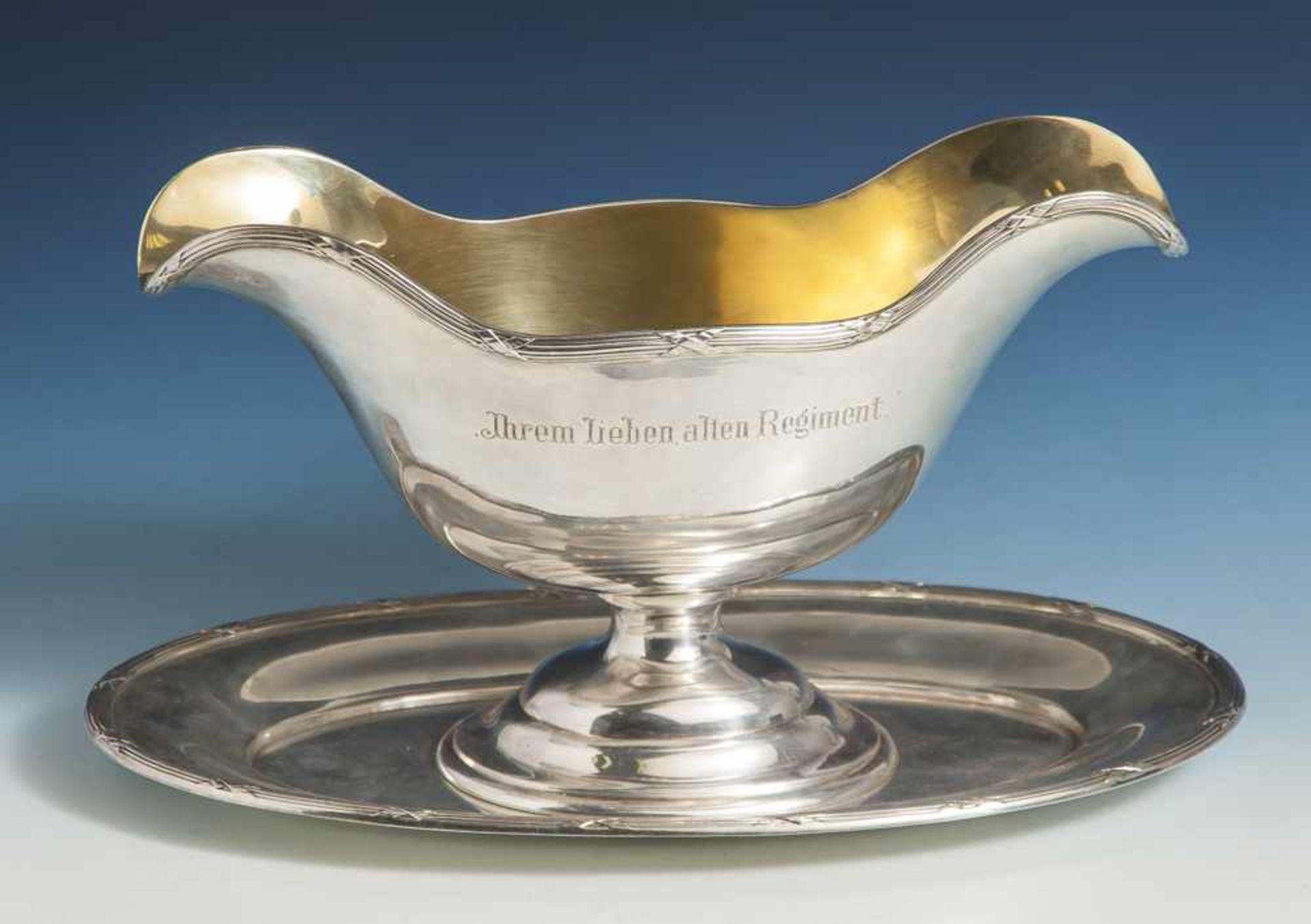 Silberne Sauciere auf Presentoir, 800er Silber, Herst. Otto Schneider, auf Unterseite gepunzt,