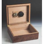 Humidor, 20. Jahrhundert, Weichholz, furniert, Rechtecksform, Hygrometer im Deckel, innen mit