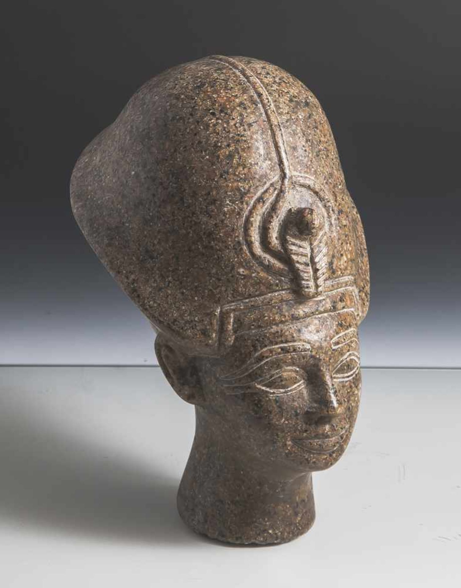 Kopf, Ägypten, unbekanntes Alter, Granit, wohl Abbild eines Pharao. H. ca. 24 cm.