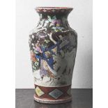 Vase, Japan, Meiji-Zeit, Porzellan, polychrom bemalt, konische Form auf Standring mit eingezogener