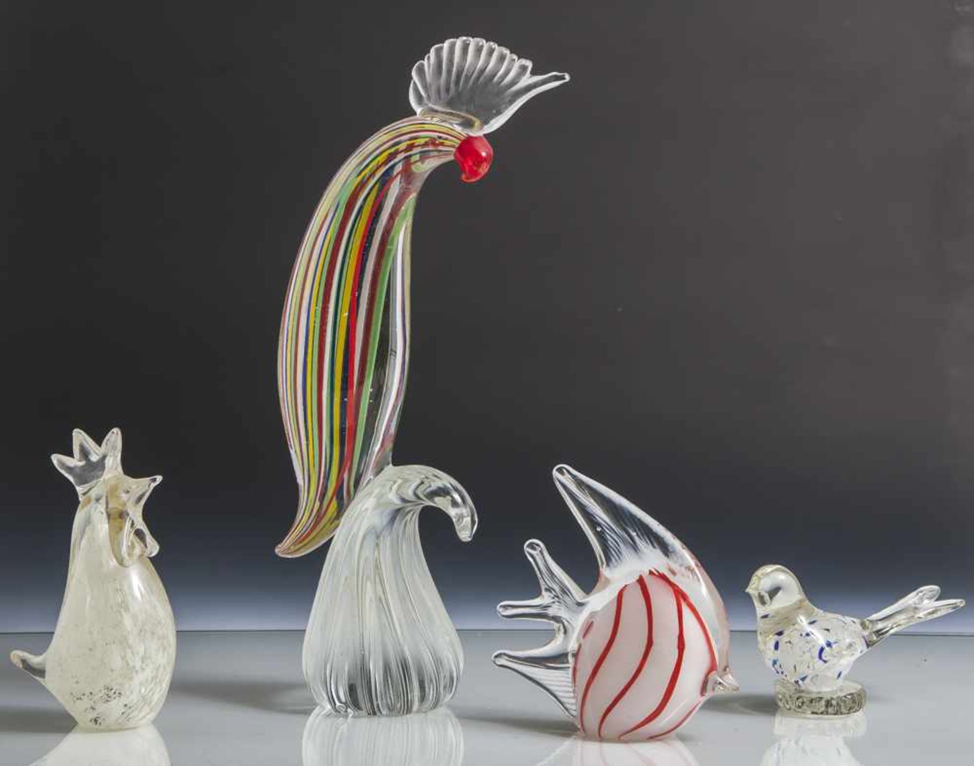 Konvolut von 4 Tierfiguren, wohl Murano, farbiges Glas mit farbigen Einschmelzungen, darunter: a)