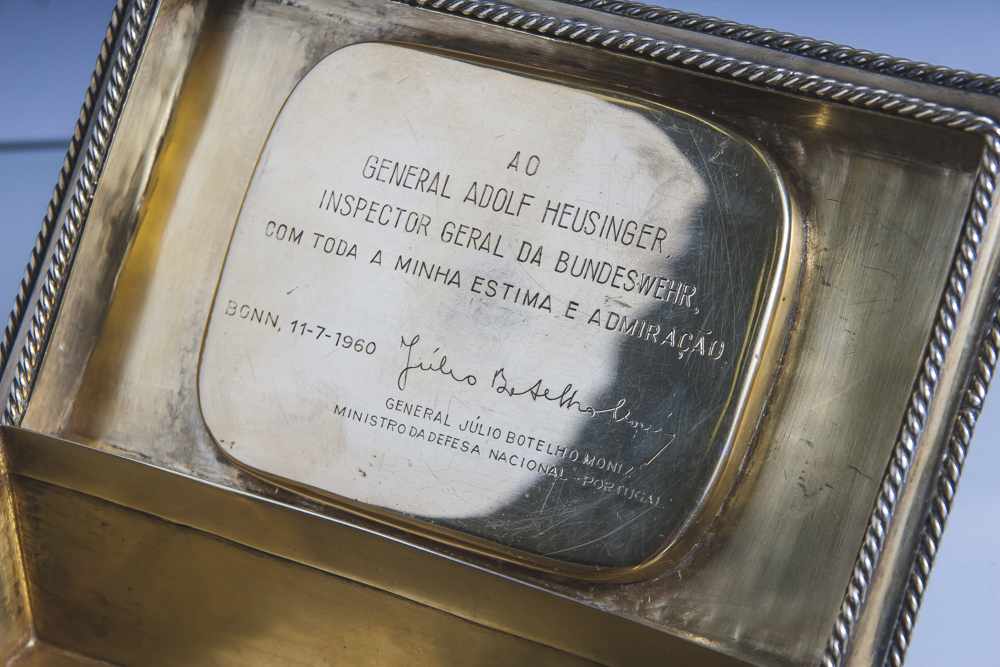 Silberne Deckeldose mit Elfenbeinminiatur, Staatsgeschenk des Staates Portugal an General Adolf - Image 2 of 2