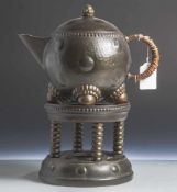 Kaffee/Teekanne mit Rechaud, unbekannter Entwurf, 1920er Jahre, Art Deco, Metall, getrieben, in