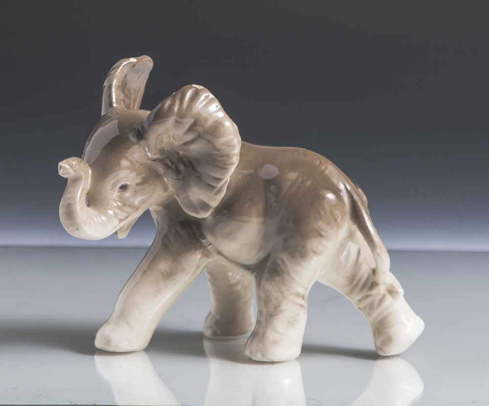 Elefantenfigur, unbekannte Unterbodenmarke, Keramik, polychrome Bemalung in Unterglasurfarben,