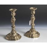 Paar Kerzenhalter, einflammig, 18. Jahrhundert, Rokoko, feiner feuervergoldeter Bronzeguss, in