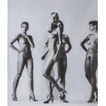 Newton, Helmut (1920-2004), "Walking Women II", Offsetdruck, Paris, 1980. Ca. 23,5 x 27,5 cm, PP,