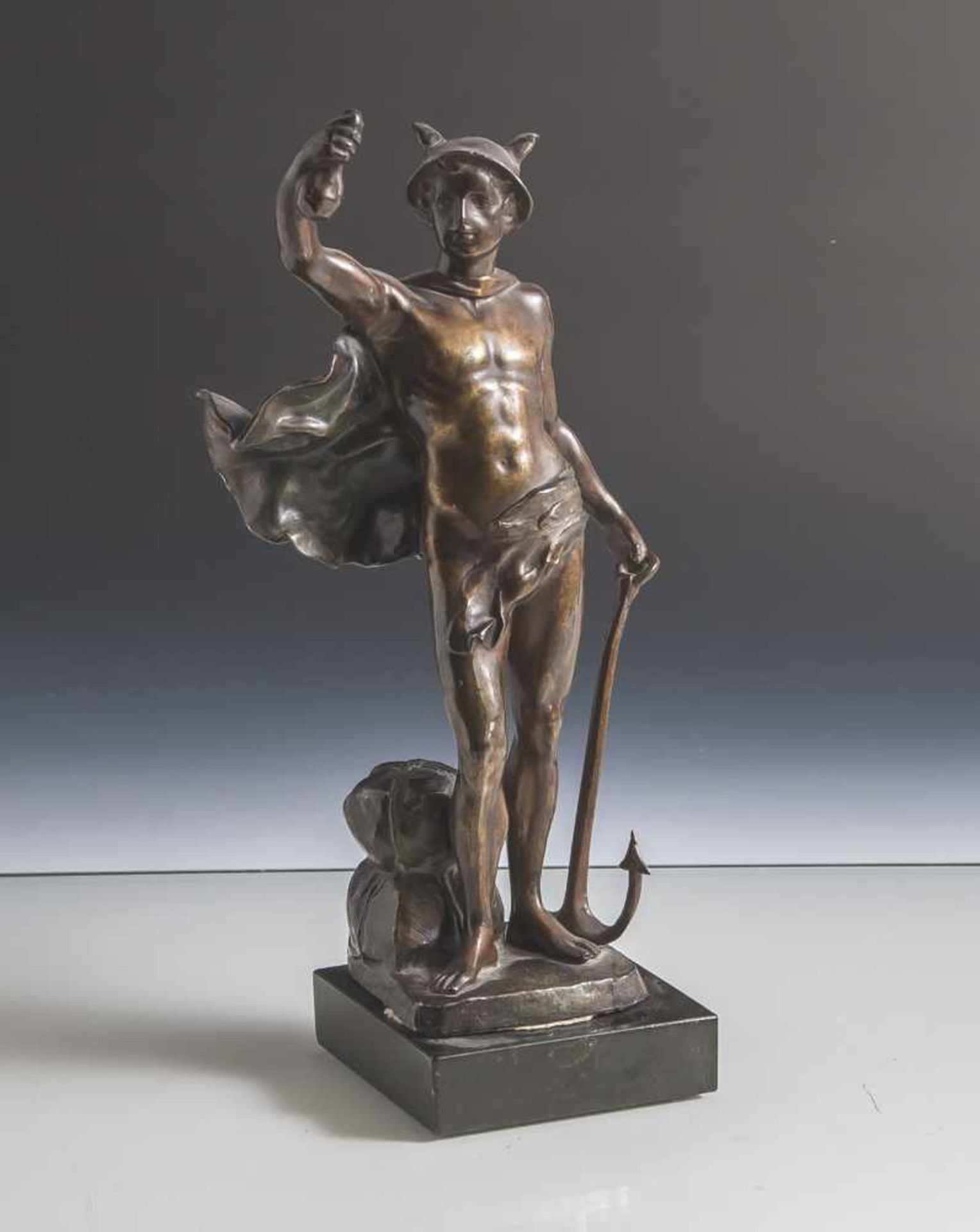 Merkurius, Zinkguss, bronziert, Ende 19. Jahrhundert, mit Geldbeutel in der rechten Hand. Auf