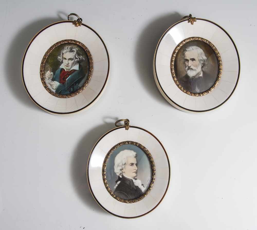 3 Miniaturen, 20. Jahrhundert, mit den auf Elfenbein gemalten Porträts von Mozart, Verdi und