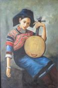 Wan, San (20. Jahrhundert), Mandolinenspielerin in traditioneller Kleidung (wohl mongolisch),