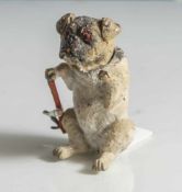 Mopsfigur mit Wackelkopf, Metall, farbig bemalt, um 1900. H. ca. 9,5 cm, best.