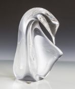 Glasfigur "Schwan", Daum, Frankreich, Kristallglas, unten mit Ritzsignatur. H. ca. 17,5 cm.