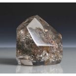Bergkristall mit Einschluss, gediegenes Silber, H. ca. 9 cm. Abschläge.