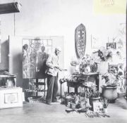 Maywald, Willy (1907-1985), Georges Braque in seinem Atelier Rue du Douanier, 1948, Fotographie, rs.