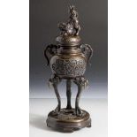 Deckelgefäß, China, wohl 19. Jahrhundert, Bronze, alte Patina, kugelförmiger verzierter