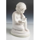 Dal Torrione, Lorenzo (20. Jahrhundert), Lesendes Kind, Kunstmarmor, H. ca. 25 cm, am Sockel