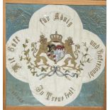 Patriotische Seidenstickarbeit, Krieg 1870/1871, Bayern, mittig bekröntes Staatswappen, seitlich mit