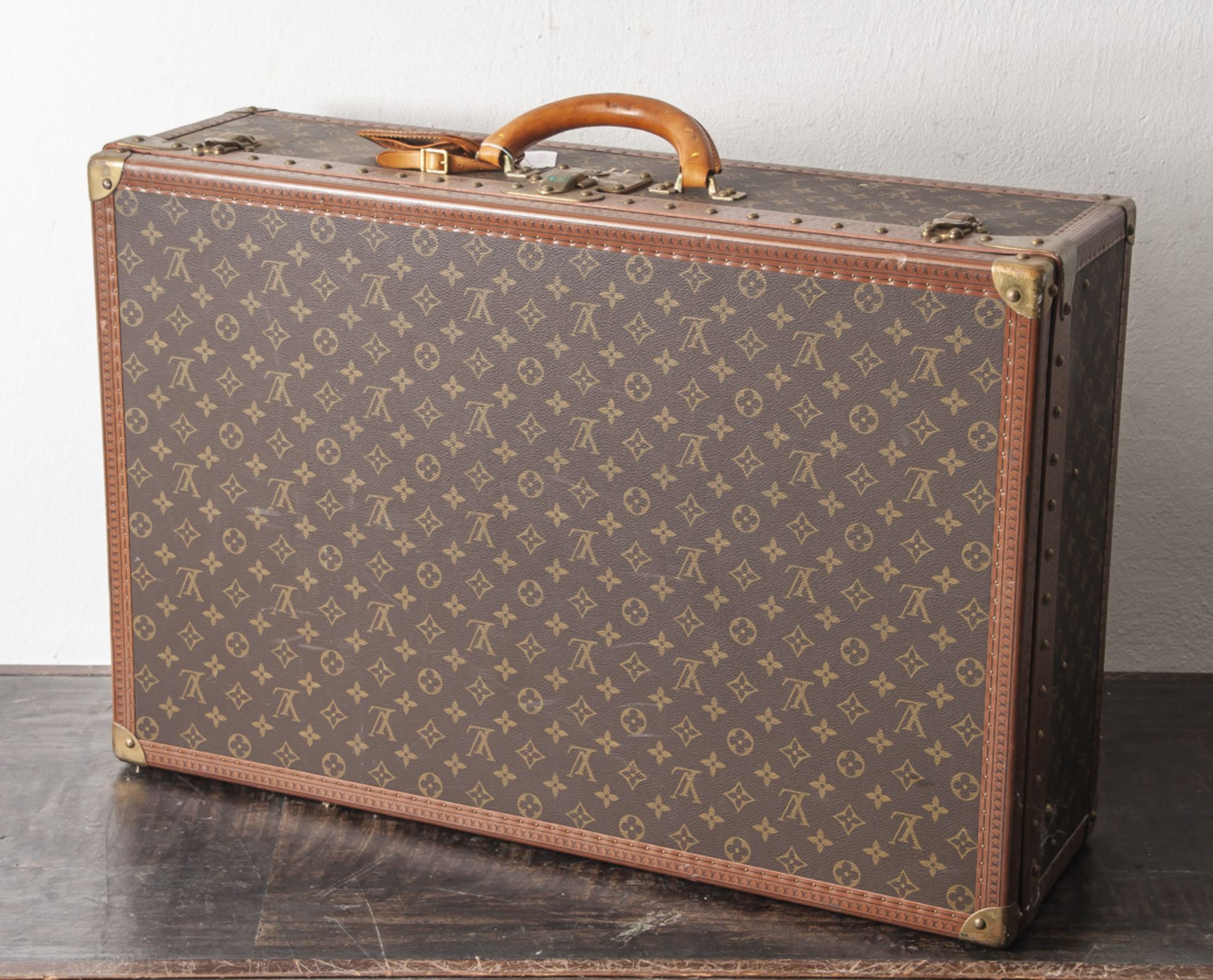 Louis Vuitton Koffer, Anfang 1970er Jahre, Alzer, in gutem, gepflegtem Zustand. H. ca. 49,5 cm, B.