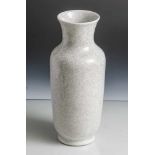 Vase, Lichte Heubach, Thüringen, Marke 1909-1945, grau/weiß, mit Craquele-Glasur. H. ca. 27 cm.