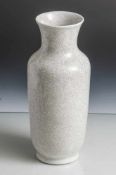 Vase, Lichte Heubach, Thüringen, Marke 1909-1945, grau/weiß, mit Craquele-Glasur. H. ca. 27 cm.