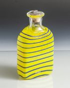 Flasche, Kosta Boda, Schweden, Entwurf Anna Ehrner, farbloses Glas, gelb überfangen und mit blauer