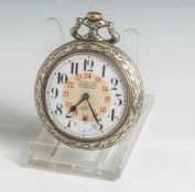 Eisenbahner-Taschenuhr, um 1910, Metall, versilbert, das Gehäuse reliefiert gearbeitet mit