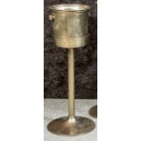 Champagner- u. Sektkühler, wohl 50er/60er Jahre, Messing, auf hohem Standfuß. H. ca. 77 cm.