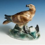 Porzellan-Tierplastik, Adler auf Greifjagd, Wagner & Apel, grüne Marke W & A unter Krone, Porzellan,