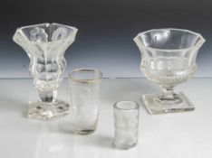 4 Teile Glas, 19./20. Jahrhundert, 2 Pokale, 1 Trinkbecher, 1 kl. Vase. Farbloses Glas, z. T. m.