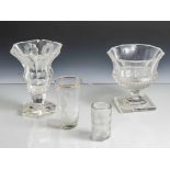 4 Teile Glas, 19./20. Jahrhundert, 2 Pokale, 1 Trinkbecher, 1 kl. Vase. Farbloses Glas, z. T. m.