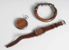 3 Teile Trussardi, Vintage. Taschenuhr und Damenarmbanduhr (Zifferblatt je in Holzoptik) sowie