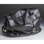 Damenhandtasche, Aigner, schwarzes Glattleder, Metallmontierung. 2 Tragegriffe, ca. 25 x 38 cm,