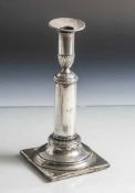 Kerzenhalter, um 1800, Herst. Volmar Stadtmarke wohl Bremen, Silber, gepunzt, quadratische