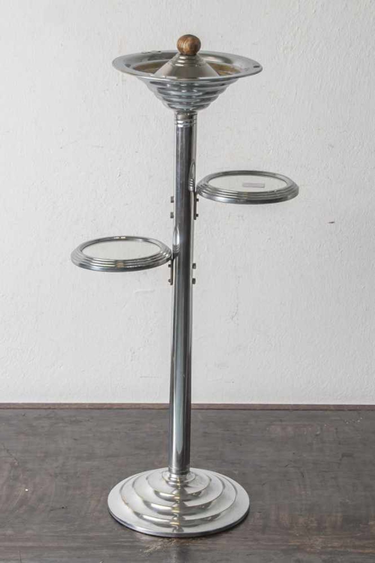 Art-Déco-Standaschenbecher, Stahl verchromt, H. ca. 67 cm.