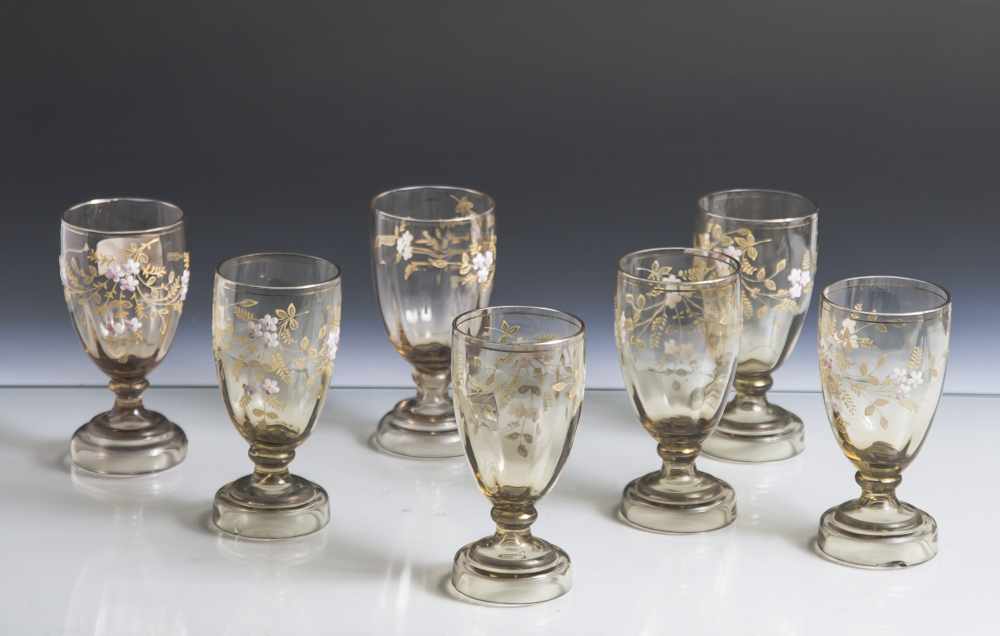 Bowlen-Deckelgefäß mit 7 Gläsern, um 1900, Historismus, honigfarbenes Glas mit feiner, floraler