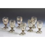 Bowlen-Deckelgefäß mit 7 Gläsern, um 1900, Historismus, honigfarbenes Glas mit feiner, floraler