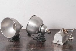 Konvolut von 3 Wandlampen, wohl 1940er/50er Jahre, aus altem Fotogeschäft, bestehend aus: 2
