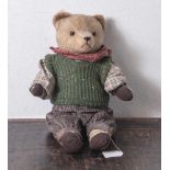 Teddybär, um 1920, hellbraunes, kurzfloriges Fell, drehbarer Kopf, Scheibengelenke. Glasaugen.