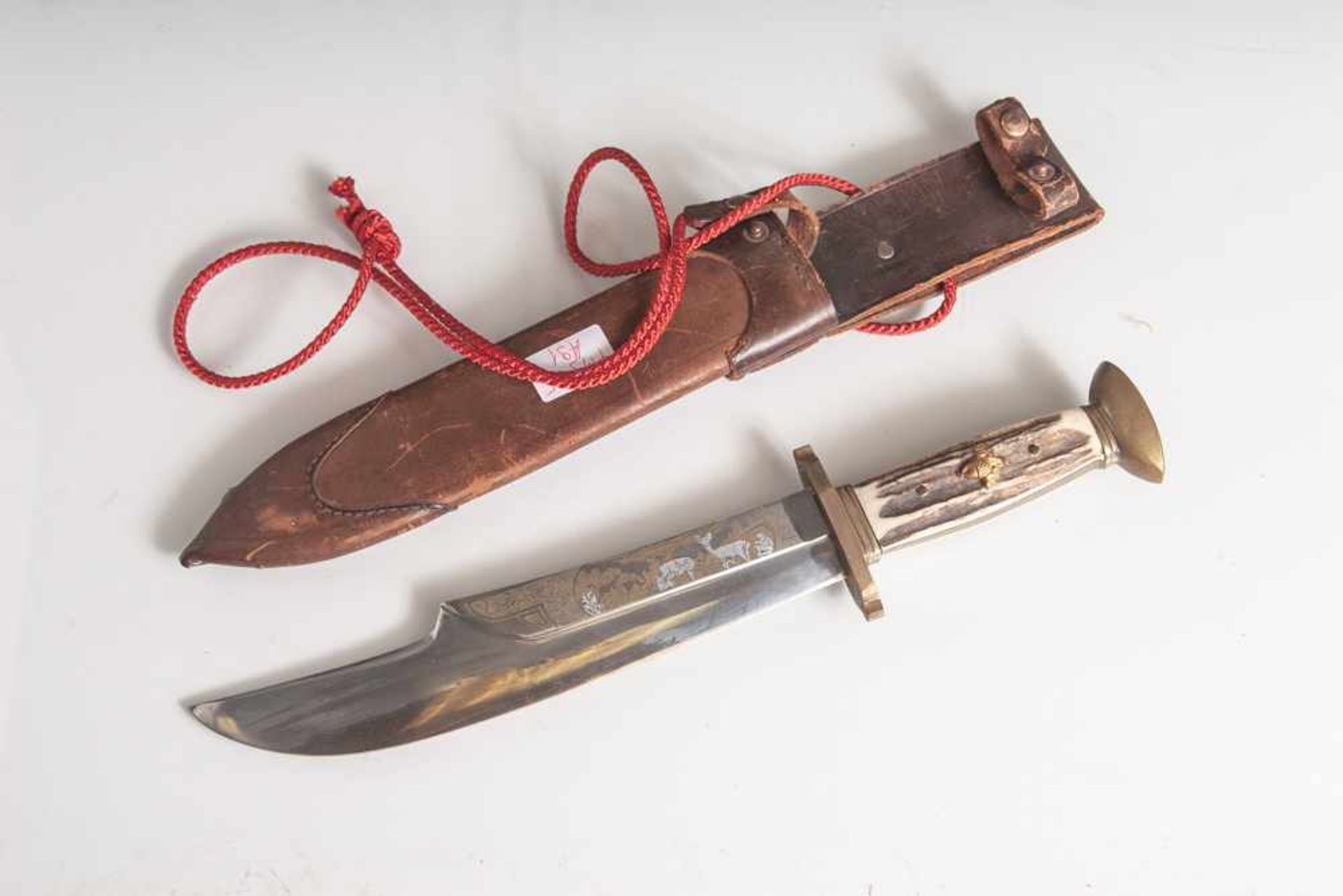 Jagdmesser 1950/60er Jahre, mit gravierter Klinge und sogn. Lederscheide.