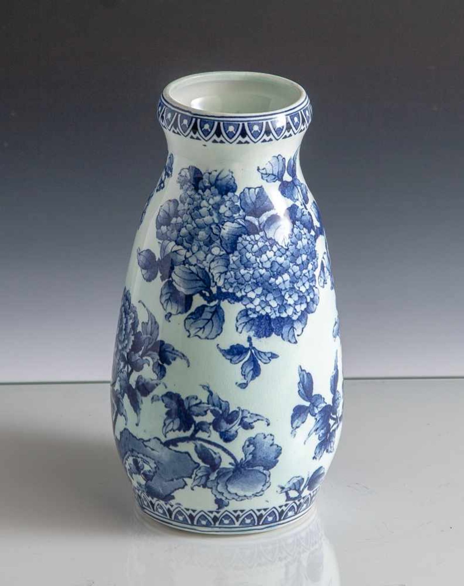 Vase, Franz Anton Mehlem/Bonn, Preßnummer 2681, Dekor "Bleu Hortensia", Keramik, Krakeleeglasur,