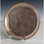 1 Teller, Sterling (gemarkt), 20. Jahrhundert, wohl USA, runde, leicht vertiefte Form, im Spiegel